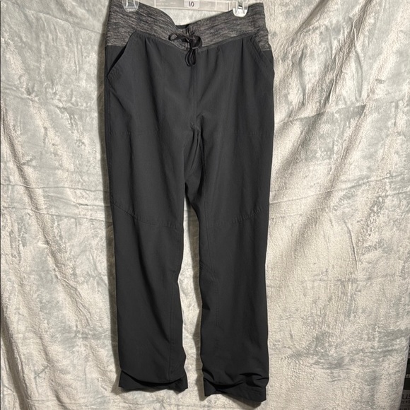 Title nine pants women’s size M black lightweight activewear Rip Stop - Picture 1 of 15